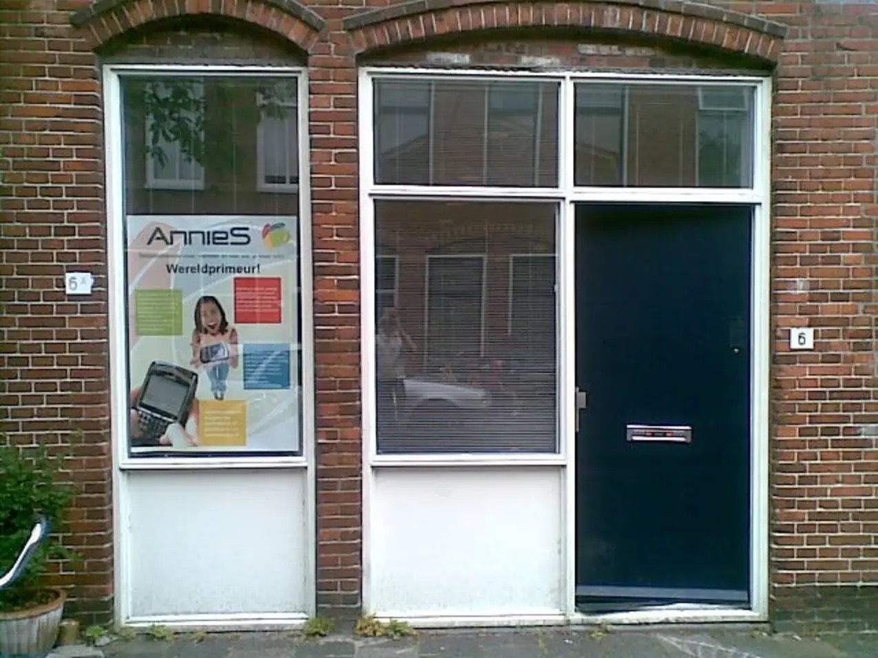 Entrance to the AnnieS office in Groningen in 2009.